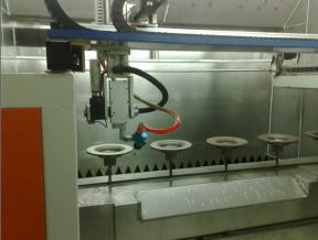 自動(dòng)往復(fù)機(jī)噴漆室